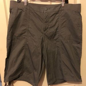 EUC Women’s Gray Lee Brand Bermuda Shorts Size 18W